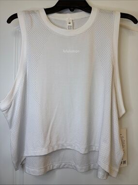 M25 NWT Lululemon Swiftly High-Low Cropped Tank